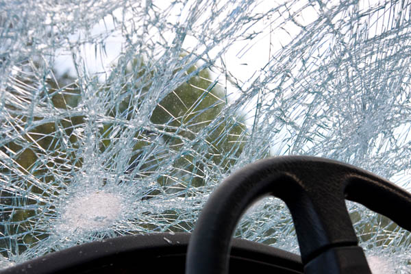 windshield after an accident depicting why dont windshields shatter