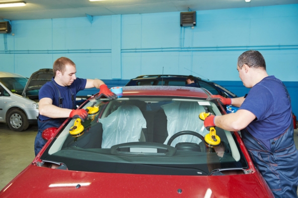 professional car windshield replacement service