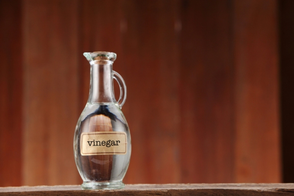 white vinegar in a bottle